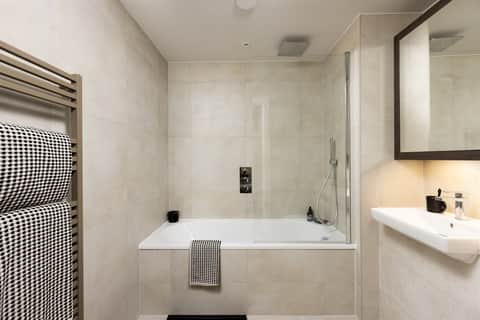 REF - 10-E1081 - 1 of 1