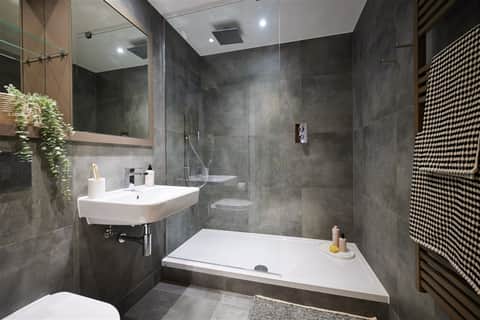 REF - 08-D053 - 1 of 1