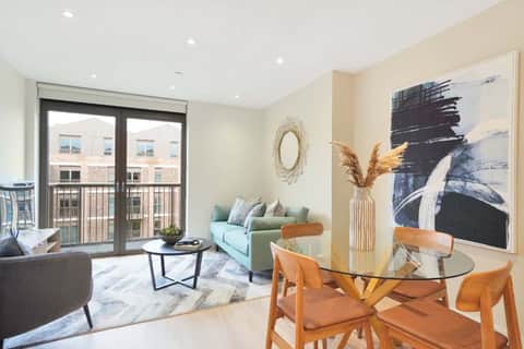 The Oakgate, Surrey, KT22 7RZ - 1 of 28