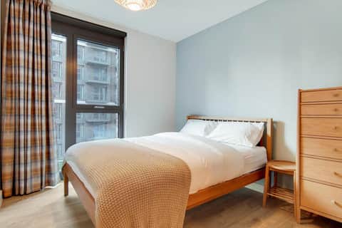 411 Thomson - 1 of 1